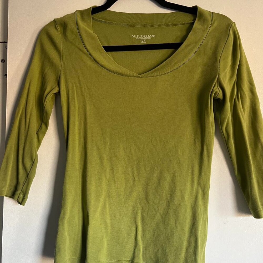 Ann Taylor Green Quarter-Sleeve Shirt size XS